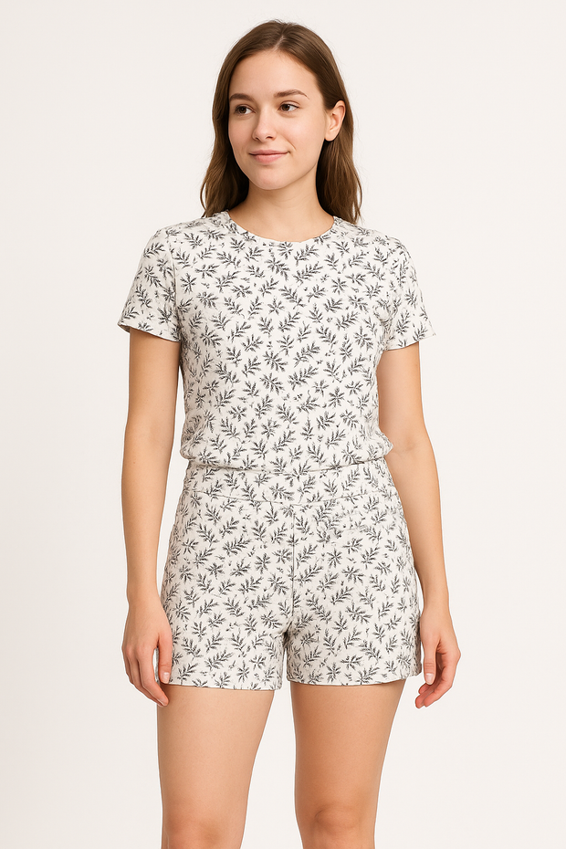 Shorts with Back Yoke and Zip Pocket - Female